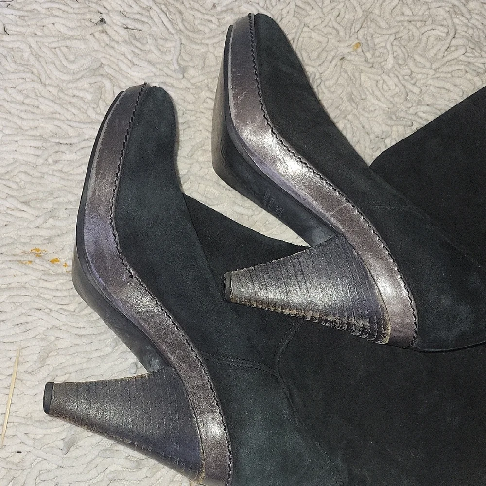Black Suede Heeled Boots _ Size 9 - Picture 3 of 4